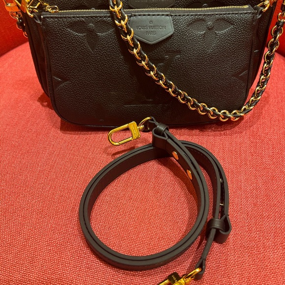 Louis Vuitton AUTHENTIC Multi pochette comes with the dust bag and box! - Picture 3 of 5